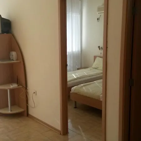 Ξενοδοχείο με διαμερίσματα Elit 1 3*