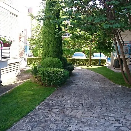 Ξενοδοχείο με διαμερίσματα Elit 1 3*